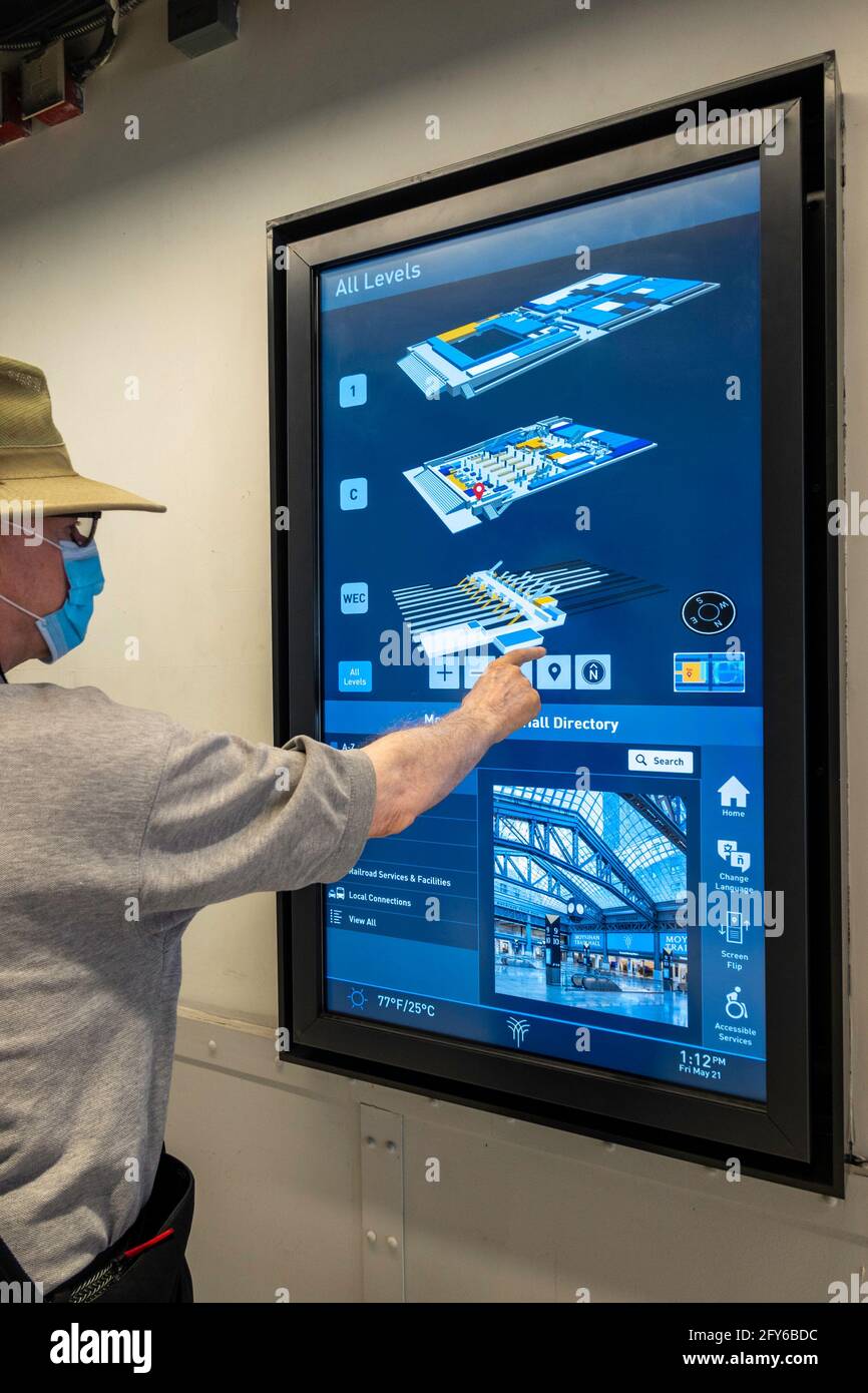 Il Moynihan Train Hall (MTH) si trova nello storico edificio dell'ufficio postale di James A. Farley, New York City, USA Foto Stock