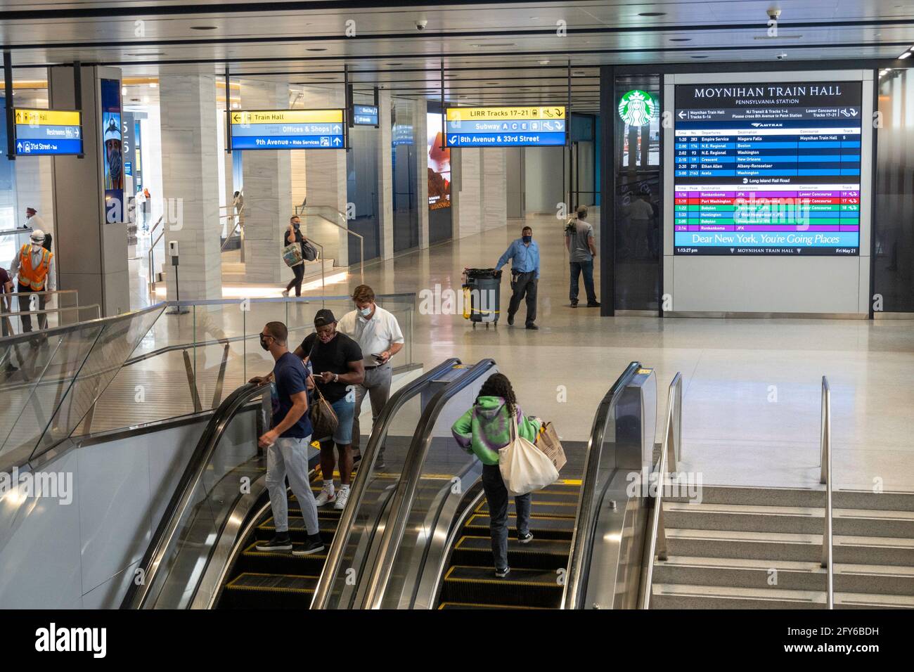 Il Moynihan Train Hall (MTH) si trova nello storico edificio dell'ufficio postale di James A. Farley, New York City, USA Foto Stock