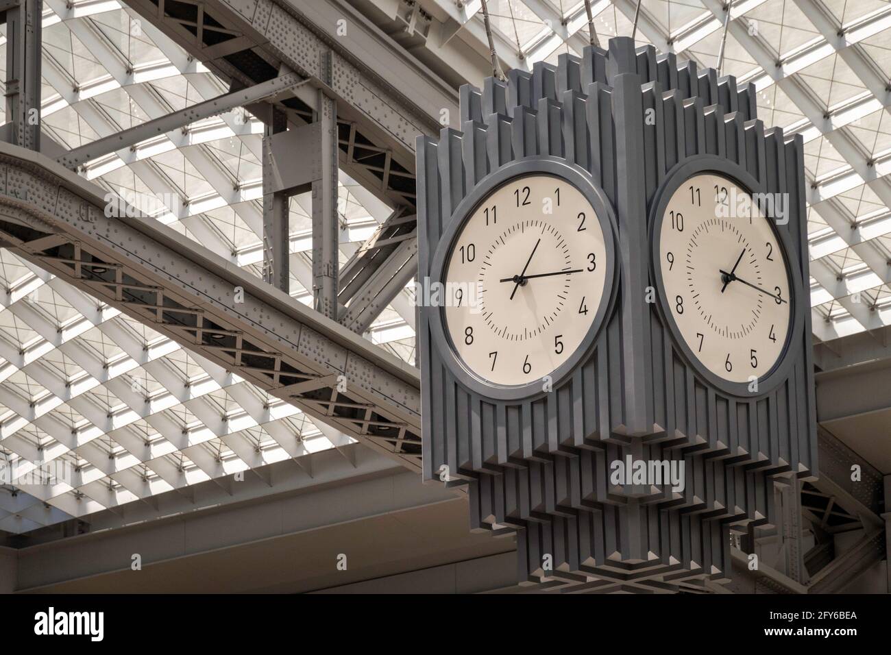 Il Moynihan Train Hall (MTH) si trova nello storico edificio dell'ufficio postale di James A. Farley, New York City, USA Foto Stock