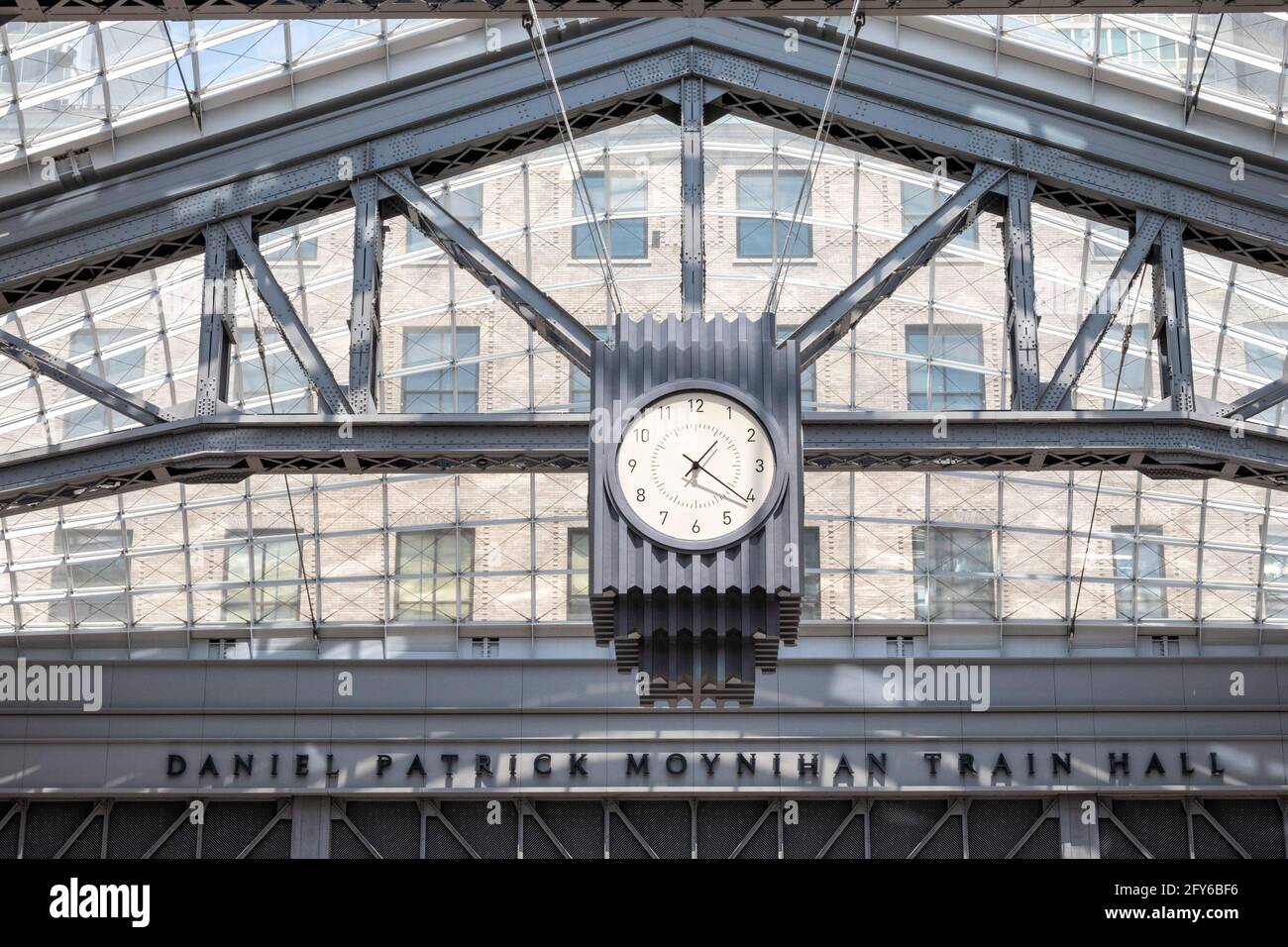 Il Moynihan Train Hall (MTH) si trova nello storico edificio dell'ufficio postale di James A. Farley, New York City, USA Foto Stock