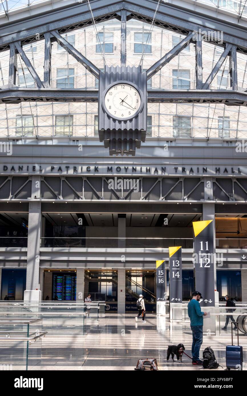 Il Moynihan Train Hall (MTH) si trova nello storico edificio dell'ufficio postale di James A. Farley, New York City, USA Foto Stock