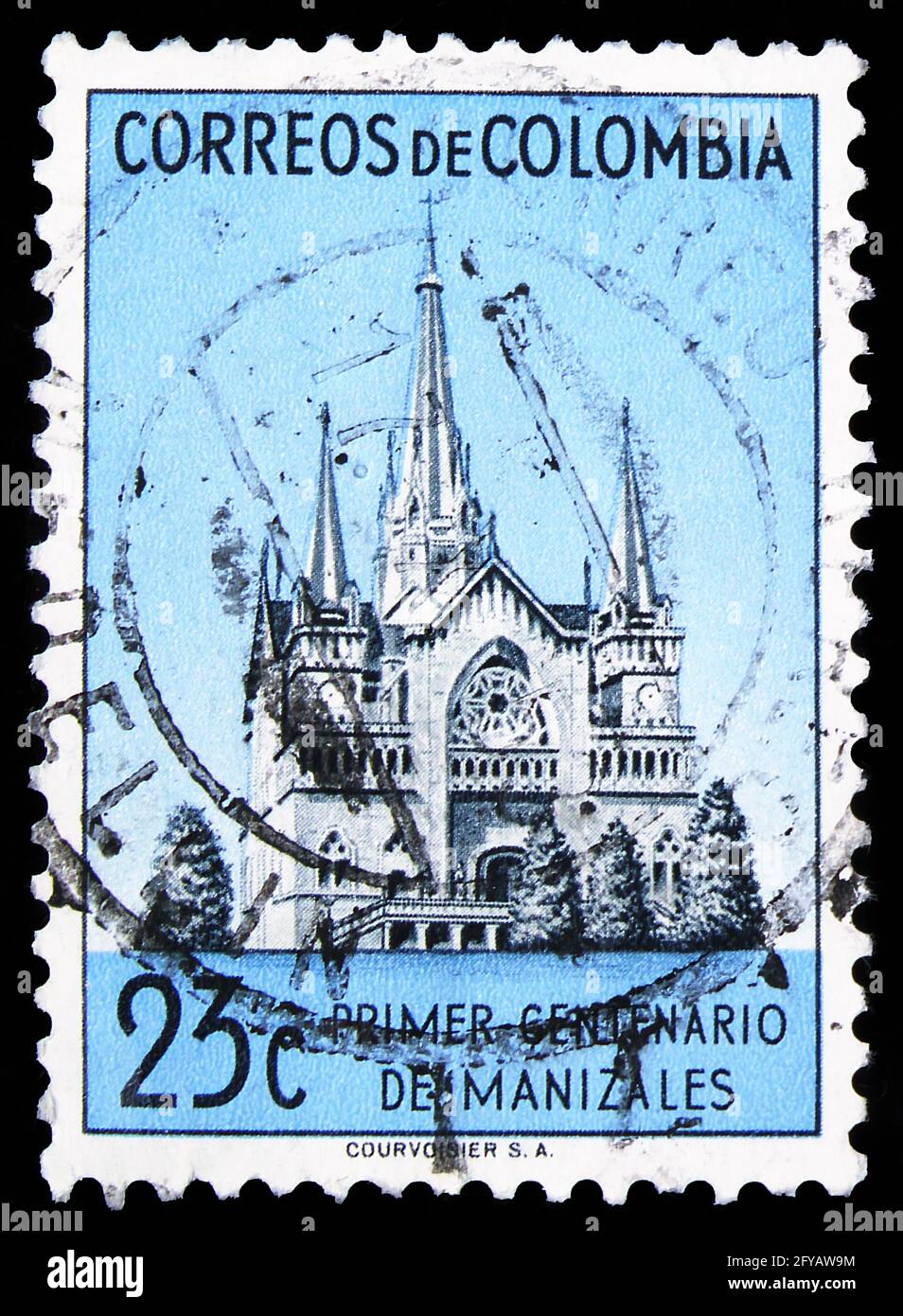 MOSCA, RUSSIA - 23 SETTEMBRE 2019: Francobollo stampato in Colombia mostra Cattedrale di Manizales, serie, circa 1952 Foto Stock