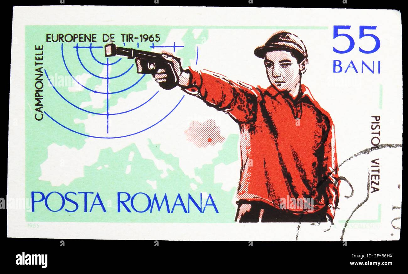 MOSCA, RUSSIA - 23 SETTEMBRE 2019: Francobollo stampato in Romania mostra Pistol sparatutto, European Shooting Championships, Bucarest serie, circa 19 Foto Stock
