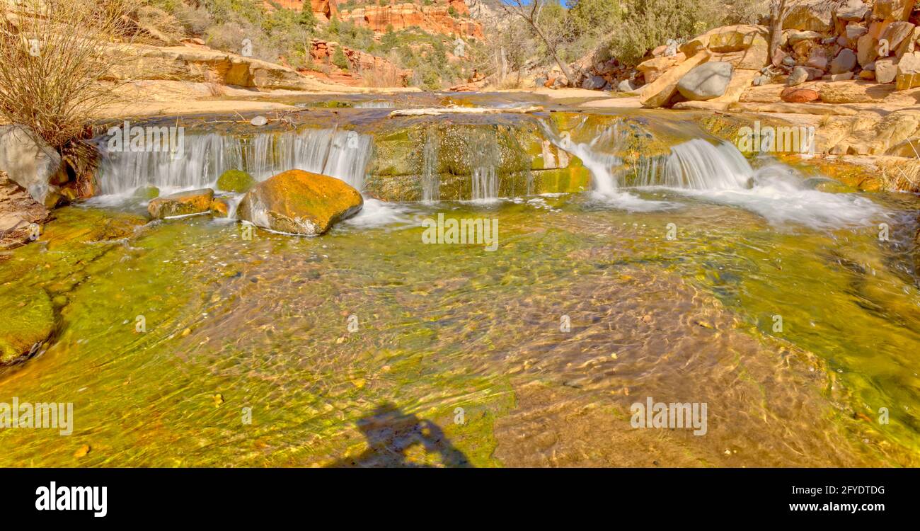 Una cascata lungo Oak Creek nello Slide Rock state Park a nord di Sedona, Arizona. Foto Stock