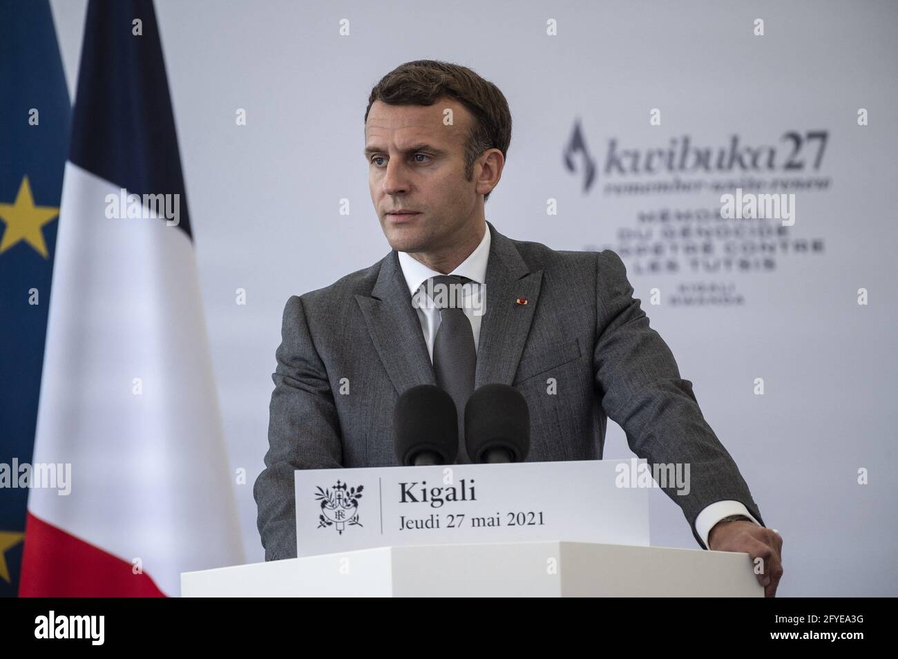 Il presidente francese Emmanuel Macron ha pronunciato un discorso durante la sua visita al Kigali Genocide Memorial Center a Kigali, Ruanda, il 27 maggio 2021. La Francia ha svolto un ruolo e ha una responsabilità politica per il genocidio ruandese di Tutsi etnici del 1994, ha dichiarato giovedì il presidente francese del paese africano. Foto di Eliot Blondt/ABACAPRESS.COM Foto Stock