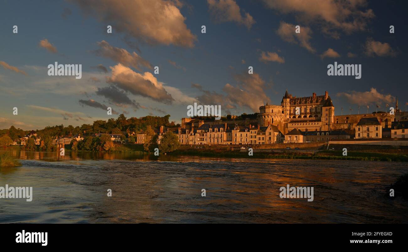 Francia. Indre-et-Loire (37) la città di Amboise deve la sua reputazione al suo famoso castello: La vasta residenza di Carlo VIII nel 15 ° secolo, whic Foto Stock