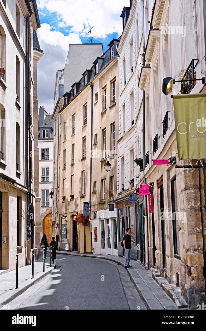 FRANCIA. PARIGI (75) QUARTIERE LE MARAIS, RUE CHARLEMAGNE Foto Stock