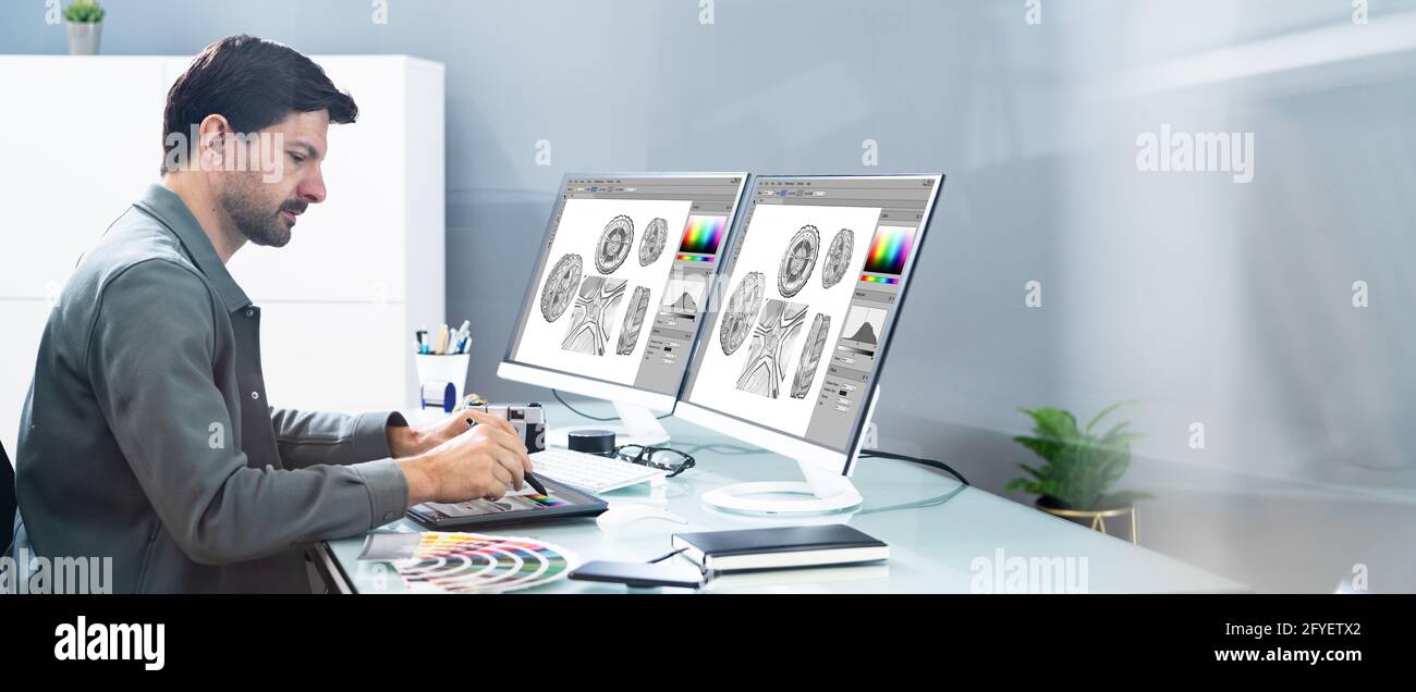 Graphic Photo Designer utilizzando lo schermo del computer e il tablet Foto Stock