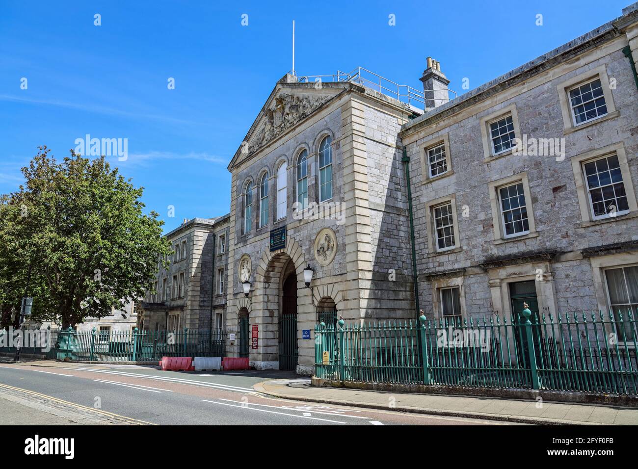 L'entrata dell'arco alla Royal Marine Barracks a Stonehouse, Plymouth. Sede della terza Brigata del Commando, Royal Marines. Nel novembre 2016 era su Foto Stock