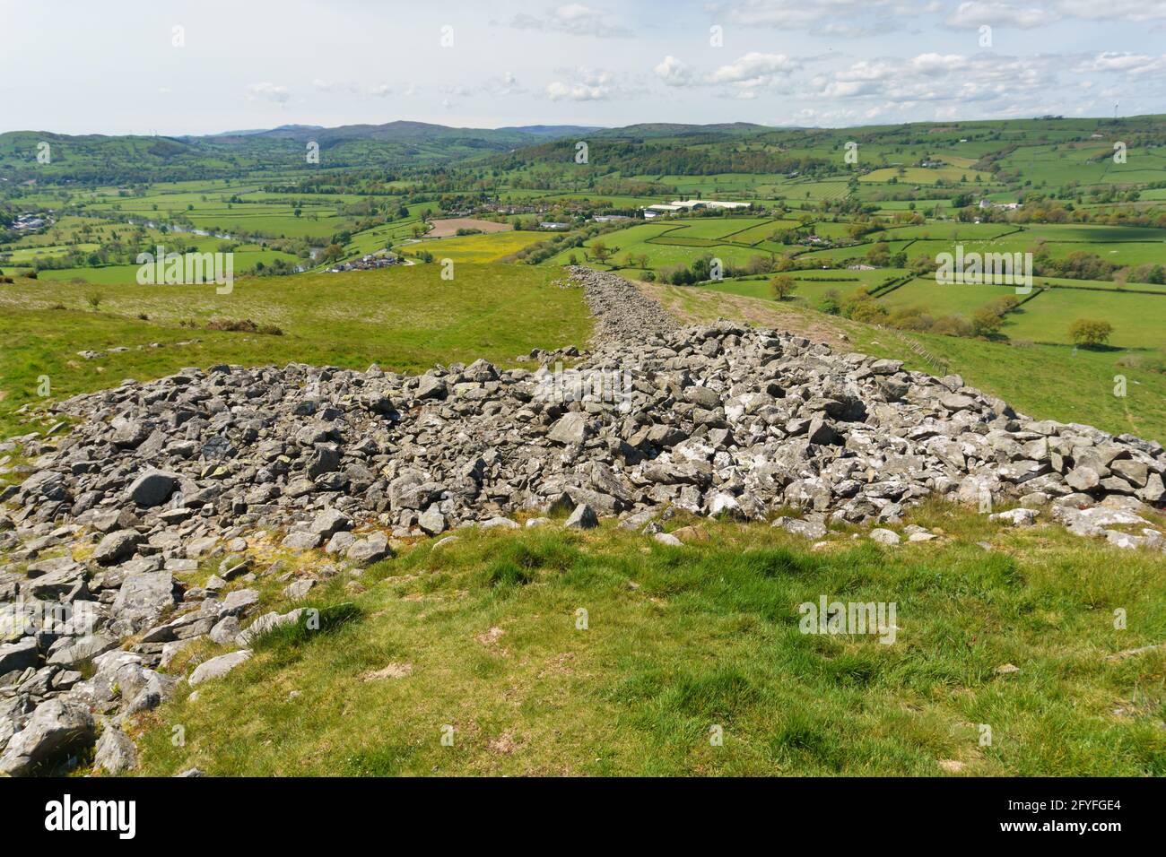 Caer Drewyn un forte di collina di età del ferro con pietra asciutta Bastioni a nord di Corwen Galles del Nord datato a. 500 A.C. Foto Stock