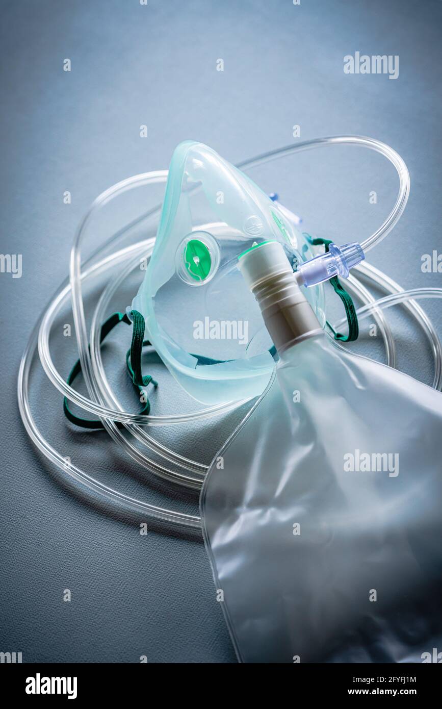 Maschera per ossigeno, utilizzata per fornire ossigeno ai pazienti. Foto Stock