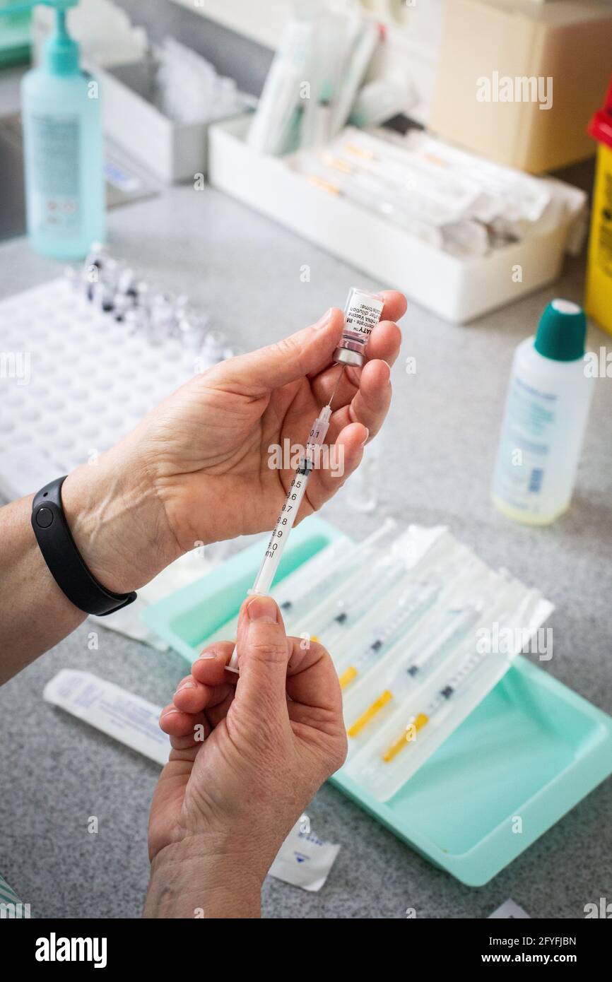 Vaccino Pfizer-BioNTech BNT162b2 Covid-19, Bordeaux, Francia, 19 maggio 2021. Foto Stock