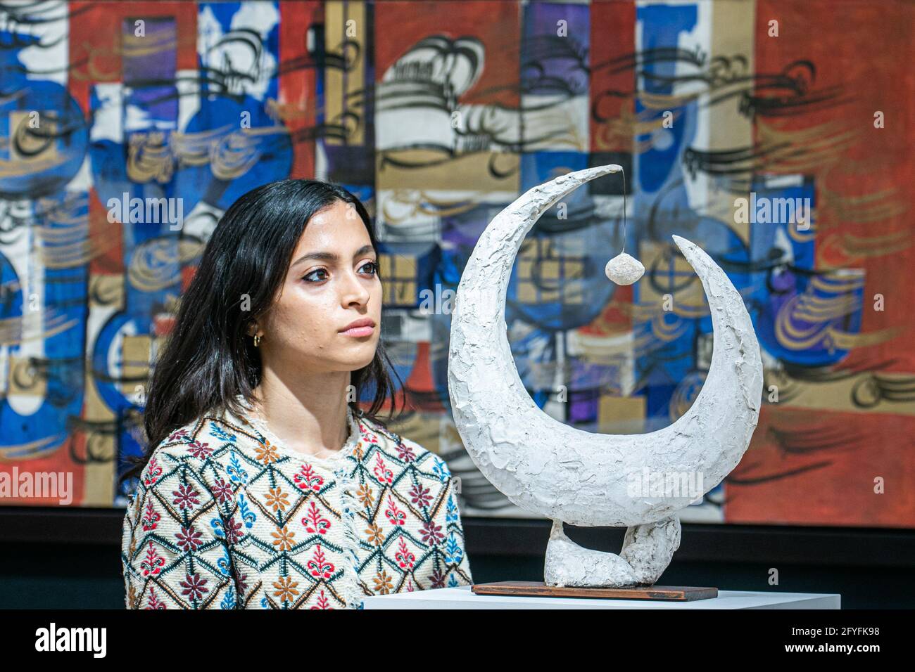 NEW BOND STRRET LONDRA 28 MAGGIO 2021. JEWAD SELIM (Iraq, 1919-1961), maternità. Preventivo: £40,000 - 60,000.The photo call for Bonhams's Modern e Contemporary Middle Eastern Art sale, Lost era del modernismo iracheno. Credit: amer Ghazzal/Alamy Live News Foto Stock