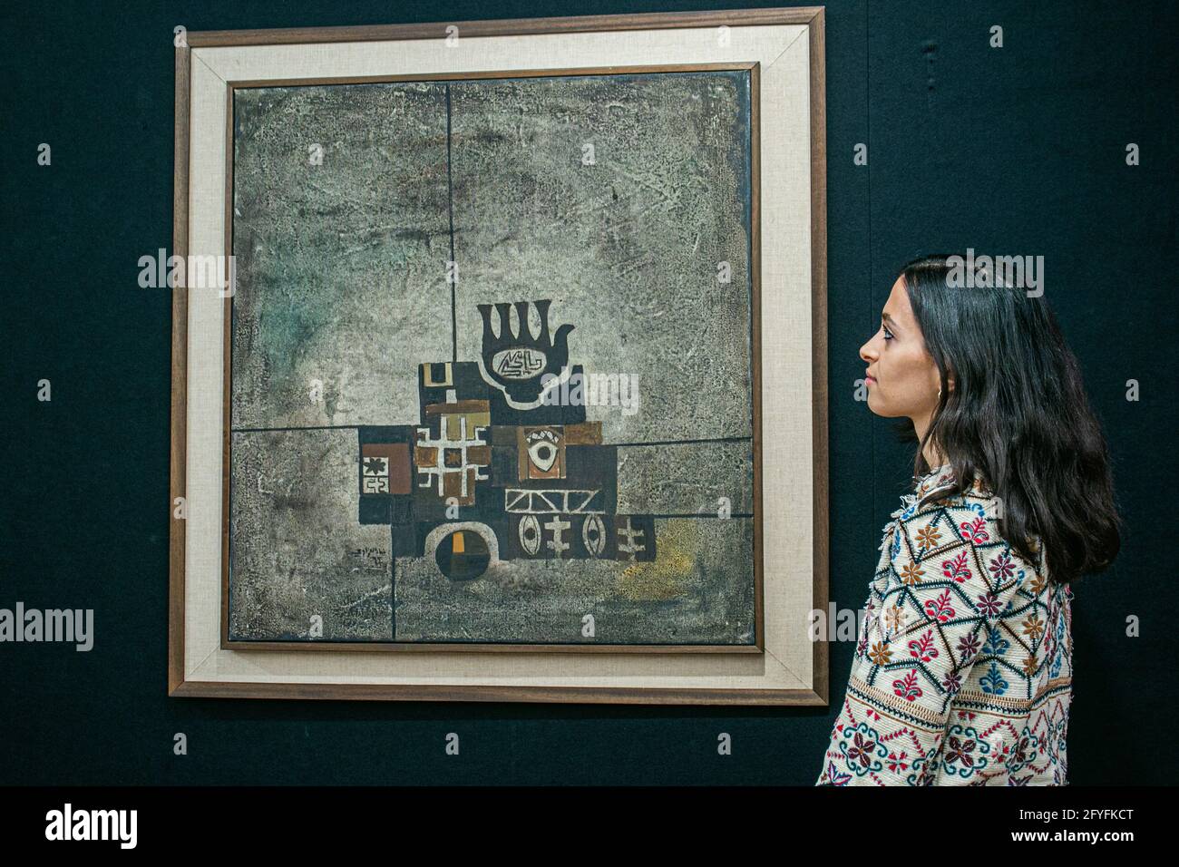NEW BOND STRRET LONDRA 28 MAGGIO 2021. DIA AZZAWI (Iraq, nato nel 1939), Oh Ali! Stima: 40,000- 60,000. L'invito fotografico per la vendita di arte moderna e contemporanea mediorientale di Bonhams, l'era perduta del modernismo iracheno. Credit: amer Ghazzal/Alamy Live News Foto Stock