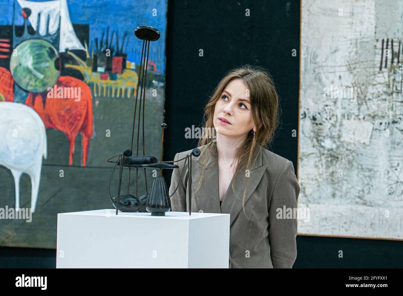 NEW BOND STREET LONDRA 28 MAGGIO 2021. Jewad Selim (Iraq, 1919-1961), Madre e Bambino. Stima: 60,000- 100,000. L'invito fotografico per la vendita di arte moderna e contemporanea mediorientale di Bonhams, l'era perduta del modernismo iracheno. Credit: amer Ghazzal/Alamy Live News Foto Stock