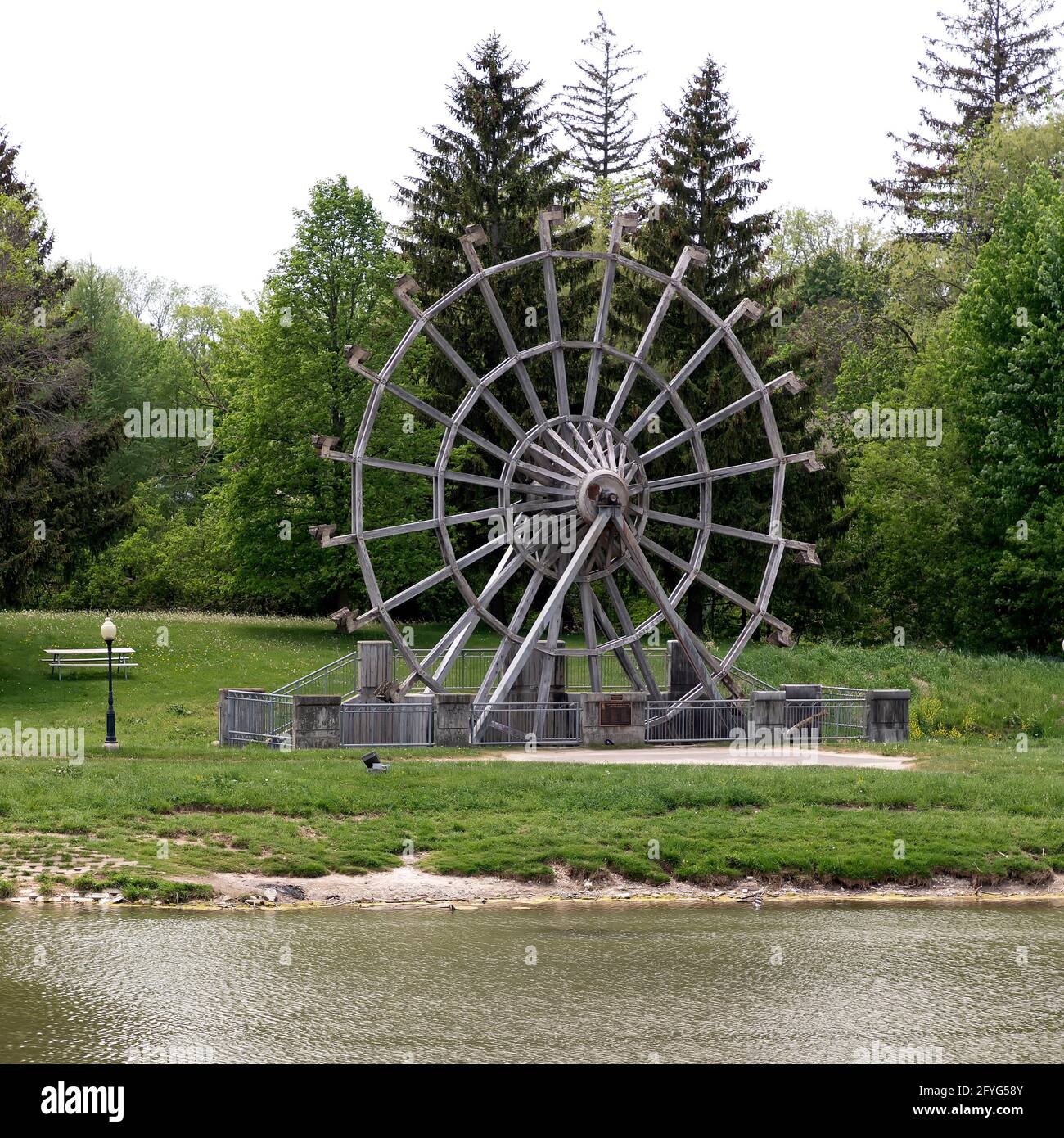 Ruota panoramica New Hamburg Heritage a Scott Park sul fiume Nith. New Hamburg, Ontario, Canada Foto Stock