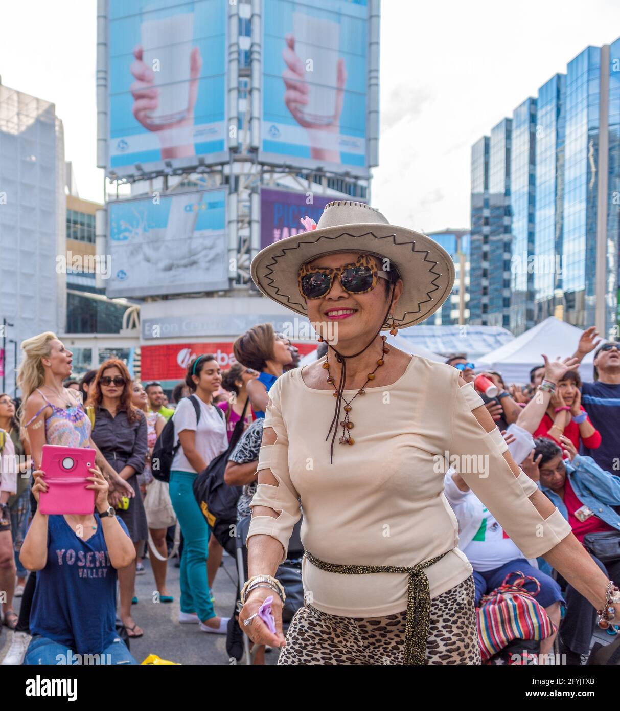 MexFest tradizionale a Yonge-Dundas Square, Toronto, Canada. L'anno 2015 Foto Stock