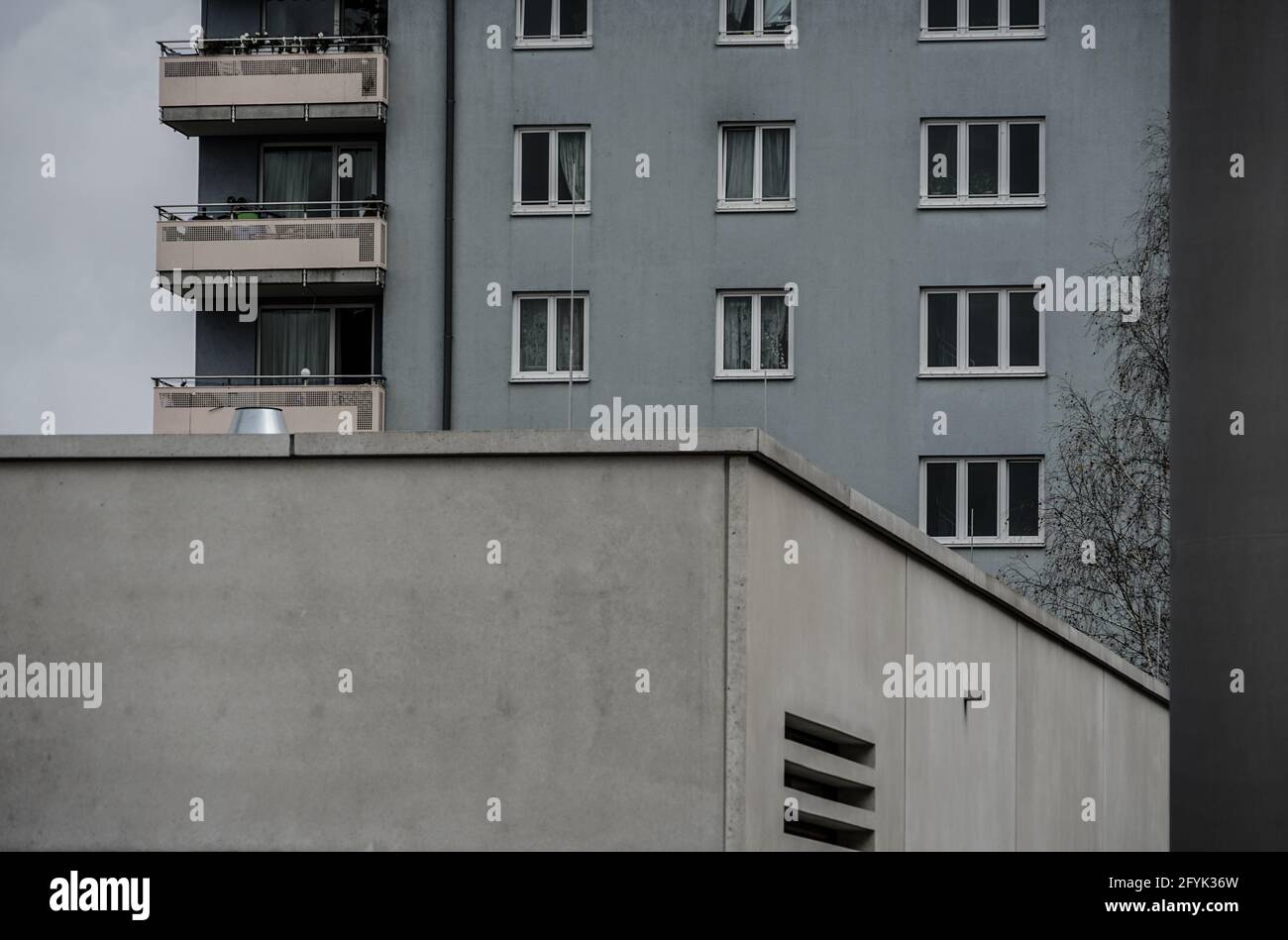 Vicino al Centro scolastico professionale sul Nordhaide con, tra gli altri, la Scuola superiore professionale Municipale di Nelson Mandela e altri. Foto Stock