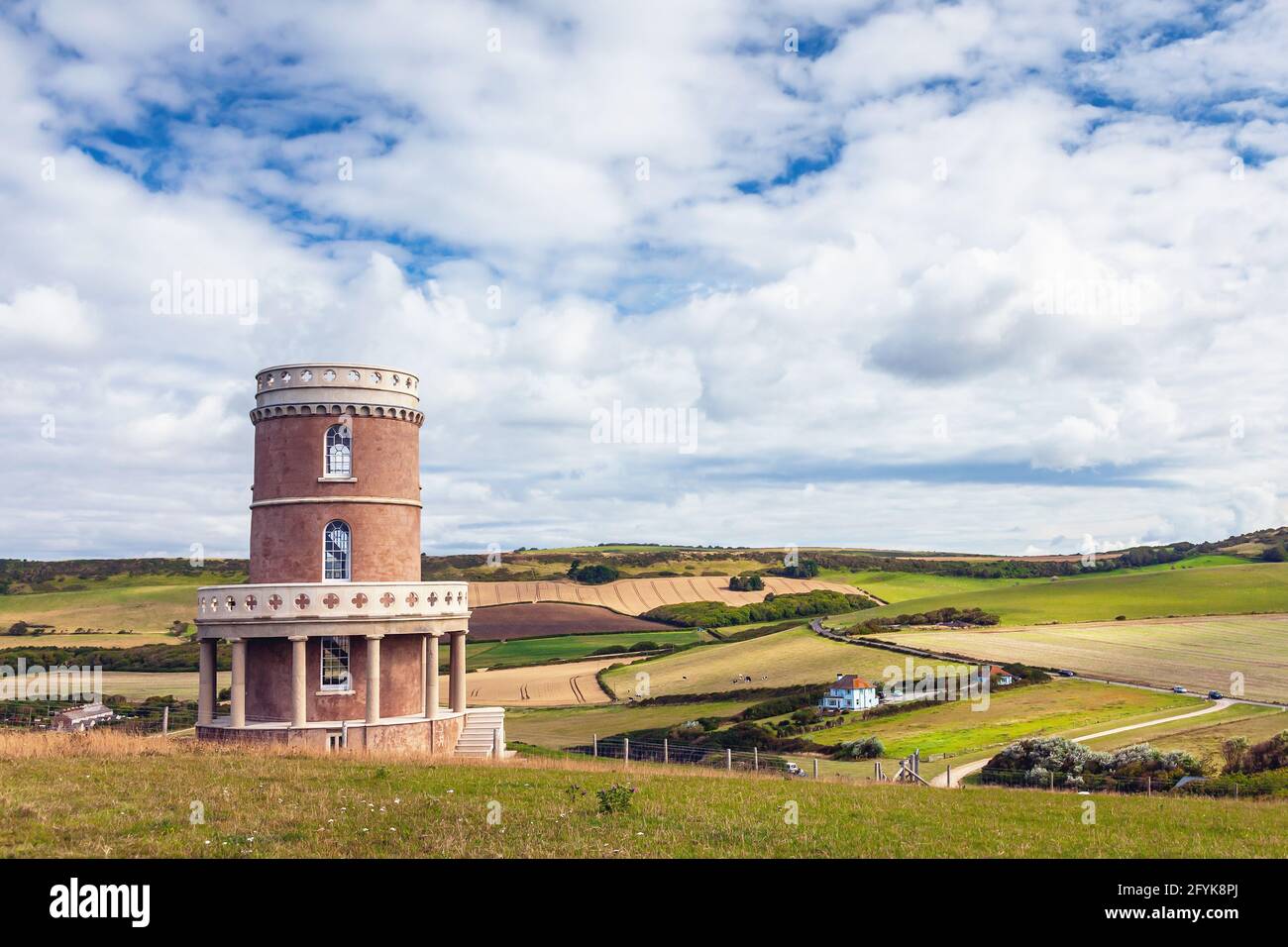 Clavell Tower, conosciuta anche come Clavell Folly o la Kimmeridge Tower, Kimmeridge Bay nell'Isola di Purbeck in Dorset. Foto Stock