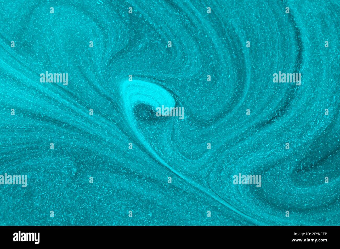 Astratto Teal Paint roteante con macchie Foto Stock