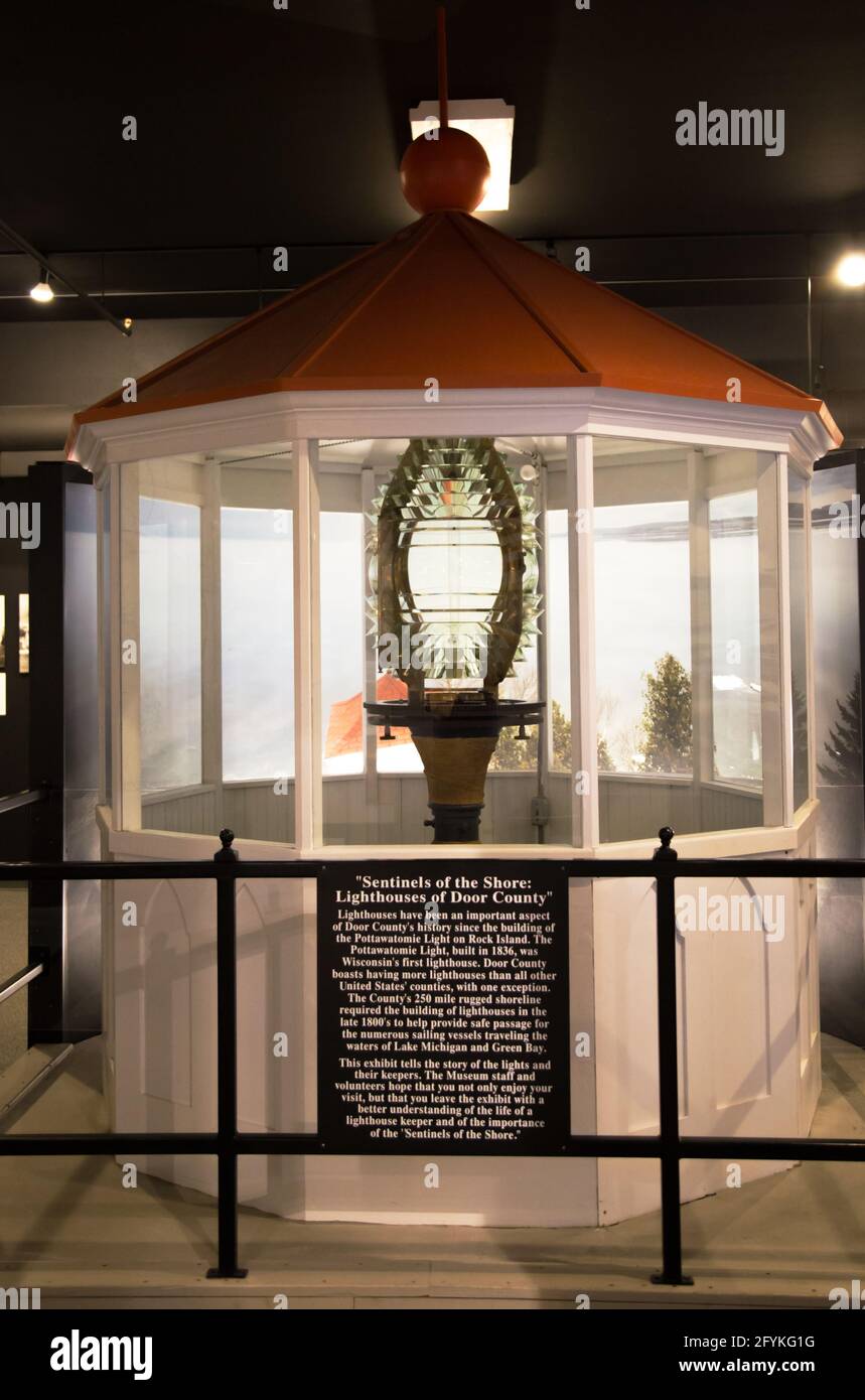 Un Fresnel Lens presso il museo marittimo della contea di Door a Sturgeon Bay, Wisconsin Foto Stock
