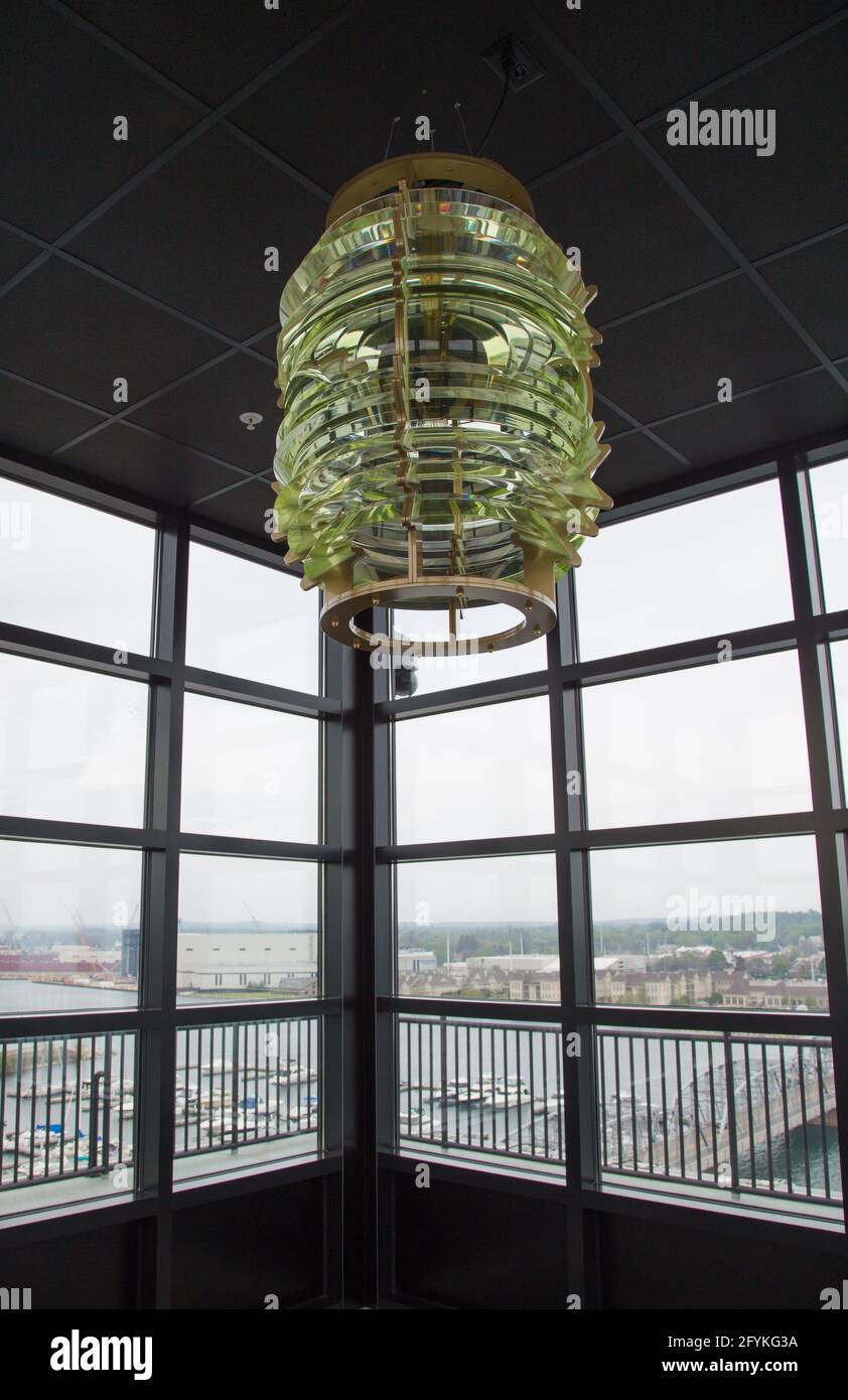 Replica di una lente di Fresnel in cima alla torre del faro marittimo di Jim Kress -- piattaforma di osservazione Baumgartner. Foto Stock