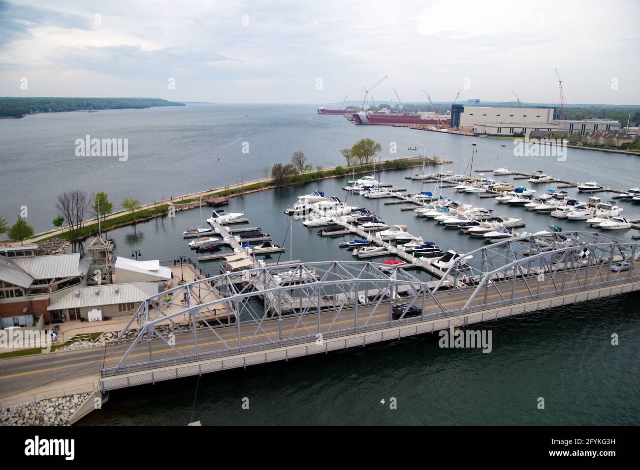 Vista dalla Torre di osservazione al Museo Marittimo della Contea di Door, Sturgeon Bay, Wisconsin delle barche nel porticciolo Foto Stock