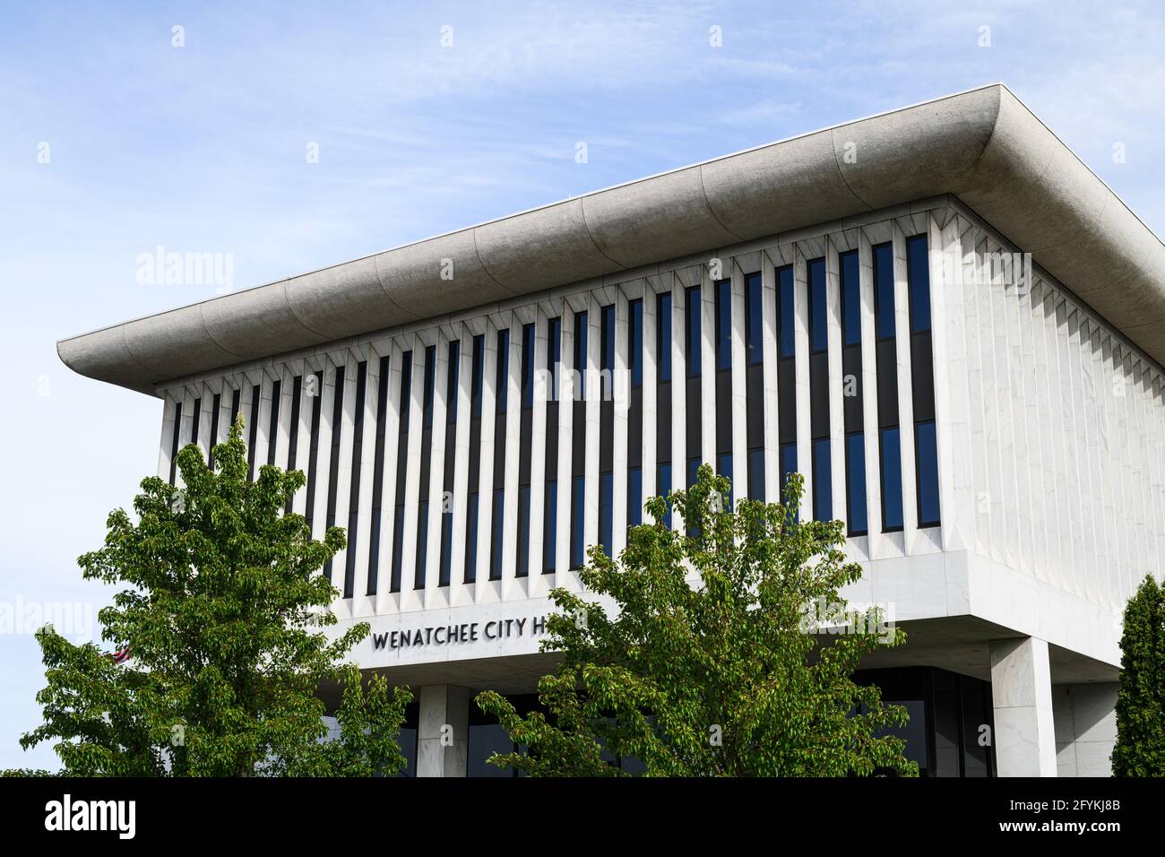 Wenatchee, WA, USA - 26 maggio 2021; il municipio di Wenatchee nella contea di Chelan si trova nel vecchio edificio federale Foto Stock