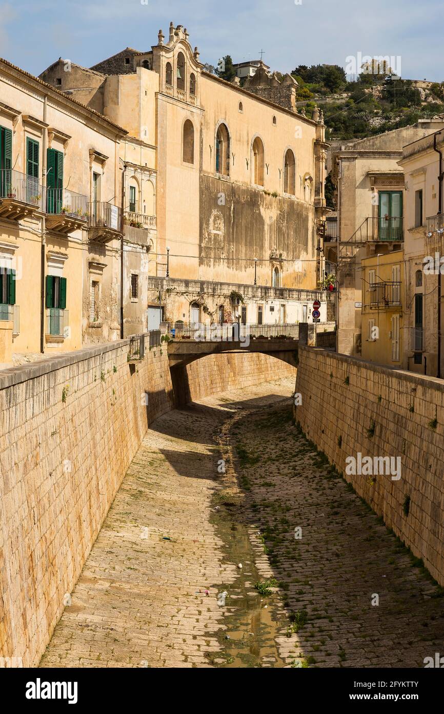 Passeggiando per le belle strade di Scicli, provincia di Ragusa, Sicilia Italia. Foto Stock