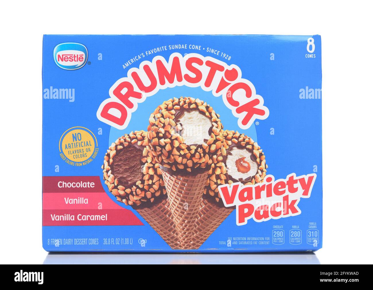 IRVINE, CALIFORNIA - 28 MAGGIO 2021: Confezione da 8 confezioni di gelato di marca drumstick novità da Nestle. Foto Stock