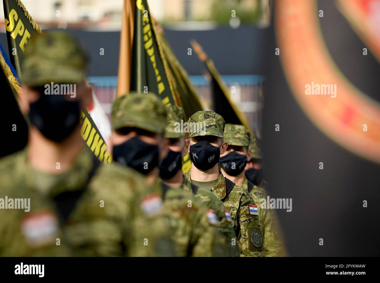 (210529) -- ZAGABRIA, 29 maggio 2021 (Xinhua) -- i soldati sono visti durante una parata in occasione del trentesimo anniversario delle forze armate croate a Zagabria, Croazia, 28 maggio 2021. (Marko Lukunic/Pixsell via Xinhua) Foto Stock