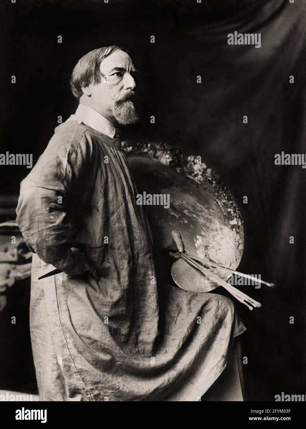 1930 ca, GRAN BRETAGNA : il celebre pittore britannico AUGUSTUS EDWIN JOHN ( 1878 - 1961 ) nel suo atelier . Foto di Carl Vandyk ( 1850 - 1931 ), Londra . - BELLE EPOQUE - PITTORE - pitTURA -ARTE - ARTI - ritratto - barba - profilo - palette - tavolozza e pennelli --- Archivio GBB Foto Stock