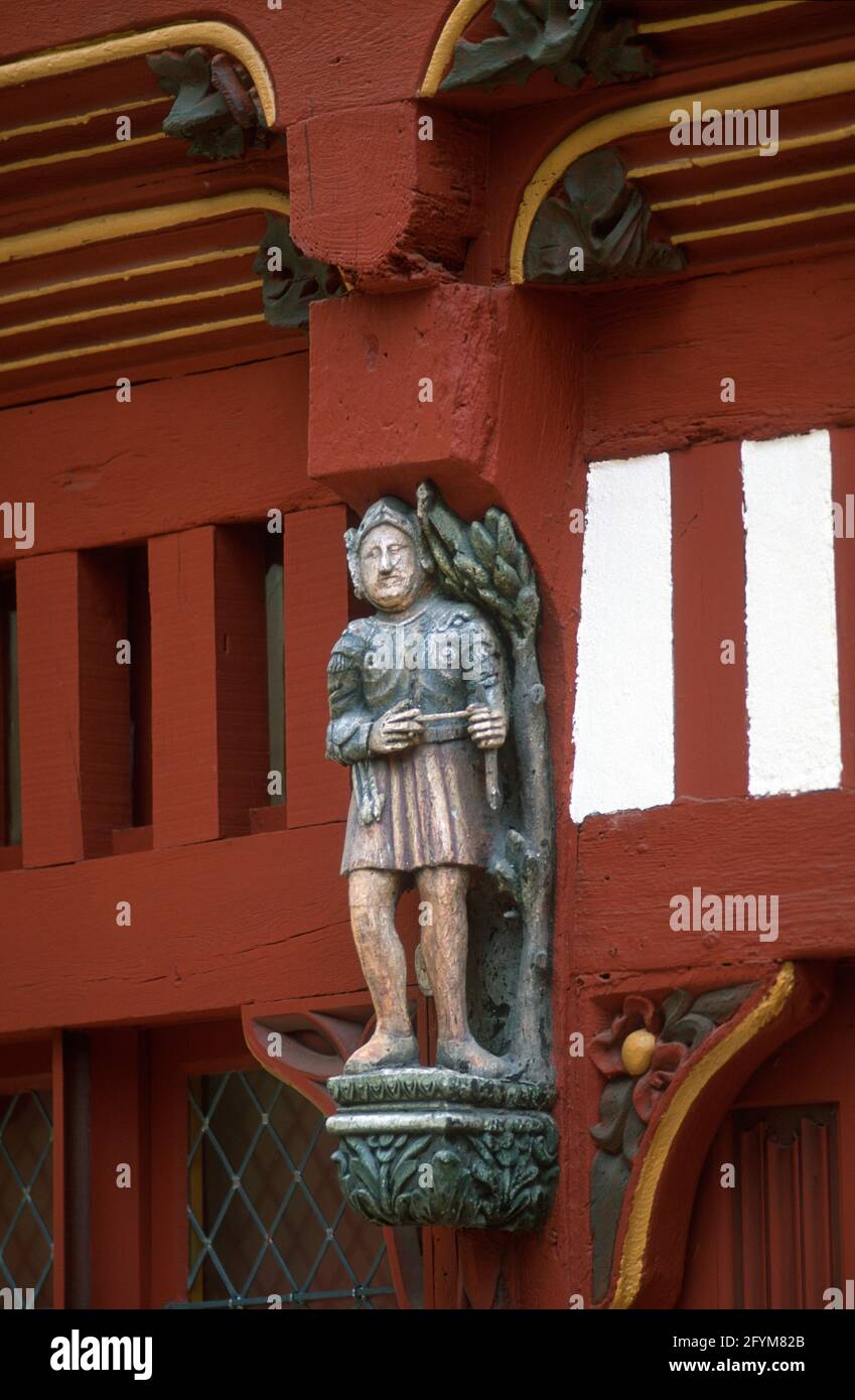 ILLE ET VILAINE (35) BRETAGNA, UNA DELLE CAPITALI STORICHE DEL DUCATO DI BRETAGNA, SCULTURA DI FACCIATA NEL VECCHIO QUARTIERE, RENNES, FRANCIA Foto Stock