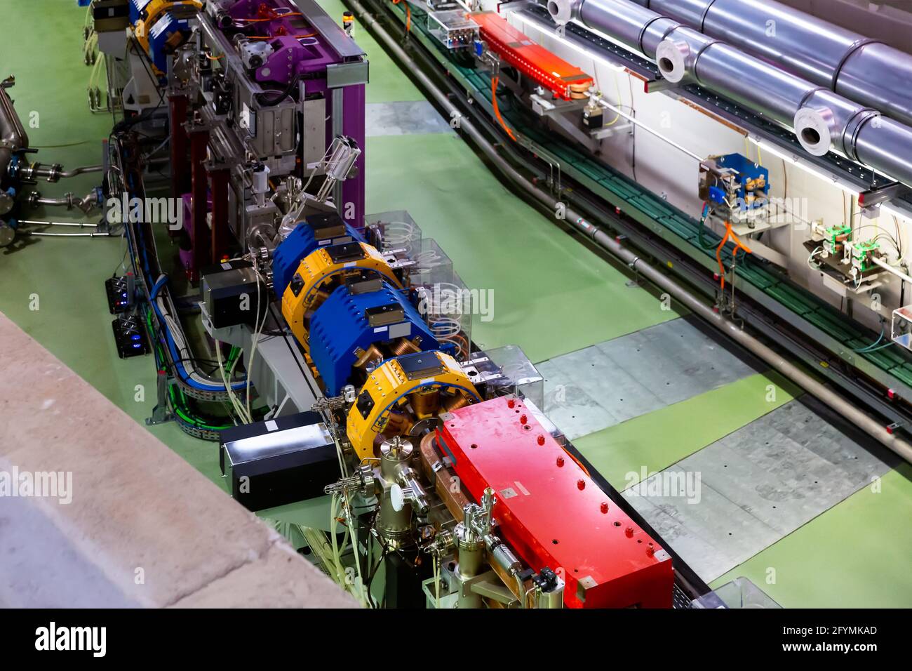 Interno del laboratorio sperimentale Scientifico con Tunnel di acceleratore di particelle Foto Stock
