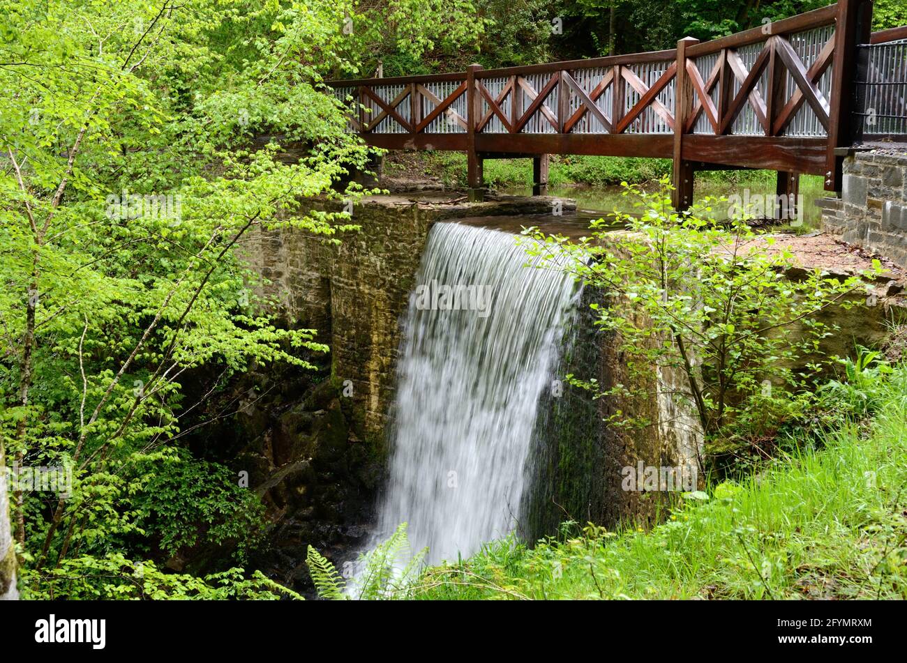 New Bridge sulla cascata Pont Felin Gat come parte del Regency Restoration Program National Botanical Garden of Wales Carmarthenshire UK Foto Stock