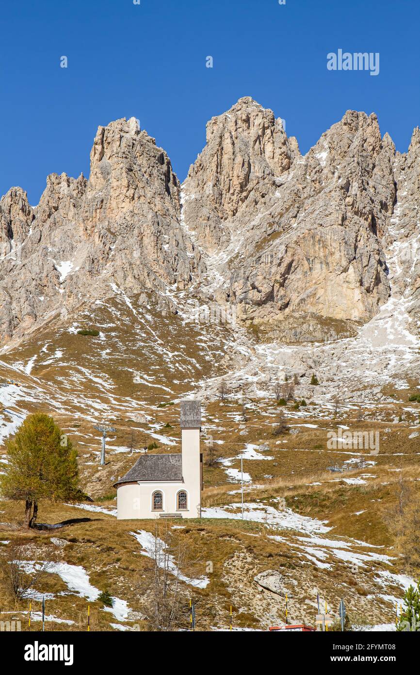 Selva di Val Gardena, Italia - 27 ottobre 2014: Le Dolomiti sono una catena montuosa di forme geologiche speciali in Alto Adige, nel nord-est dell'Italia. Noto Foto Stock