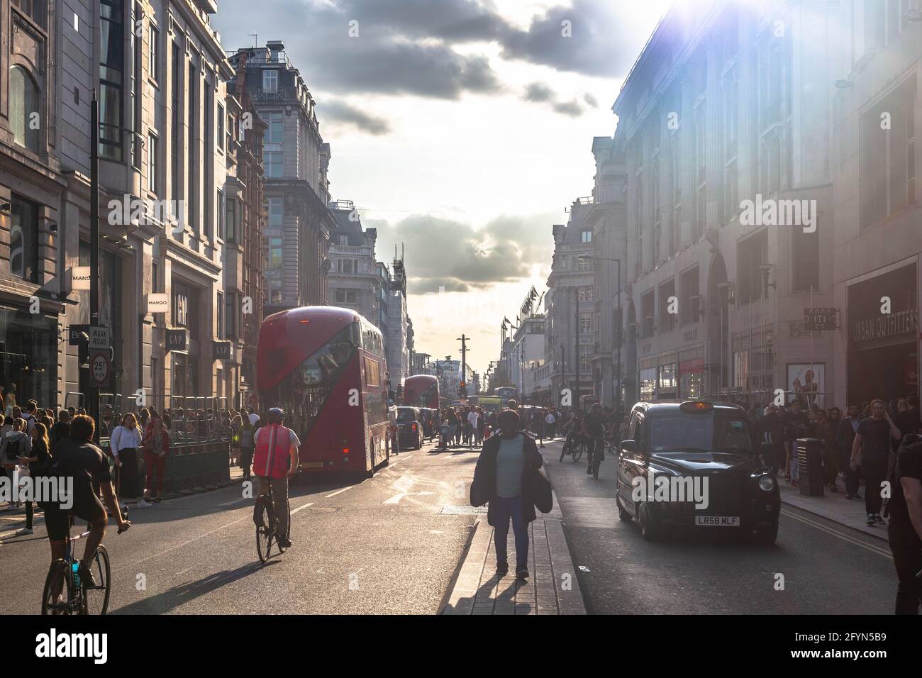 Oxford Street Central reservation, Londra, Inghilterra, Regno Unito. Foto Stock