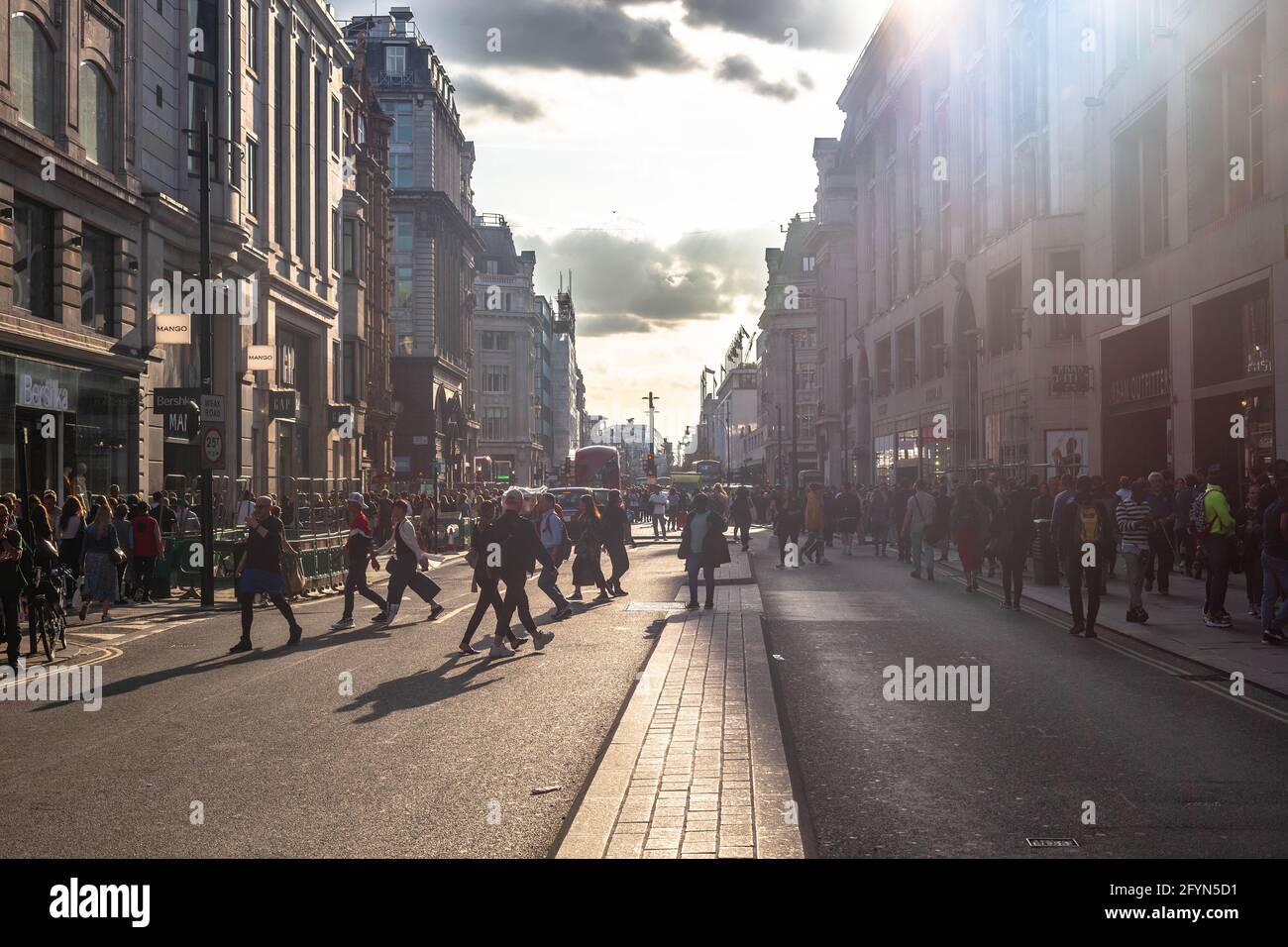 Oxford Street Central reservation, Londra, Inghilterra, Regno Unito. Foto Stock