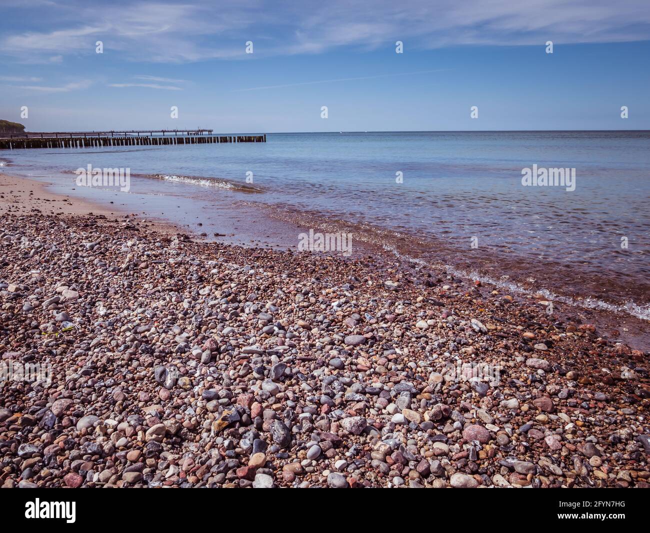 Ghiaia sulla spiaggia di Warnemuende sul Mar Baltico Foto Stock
