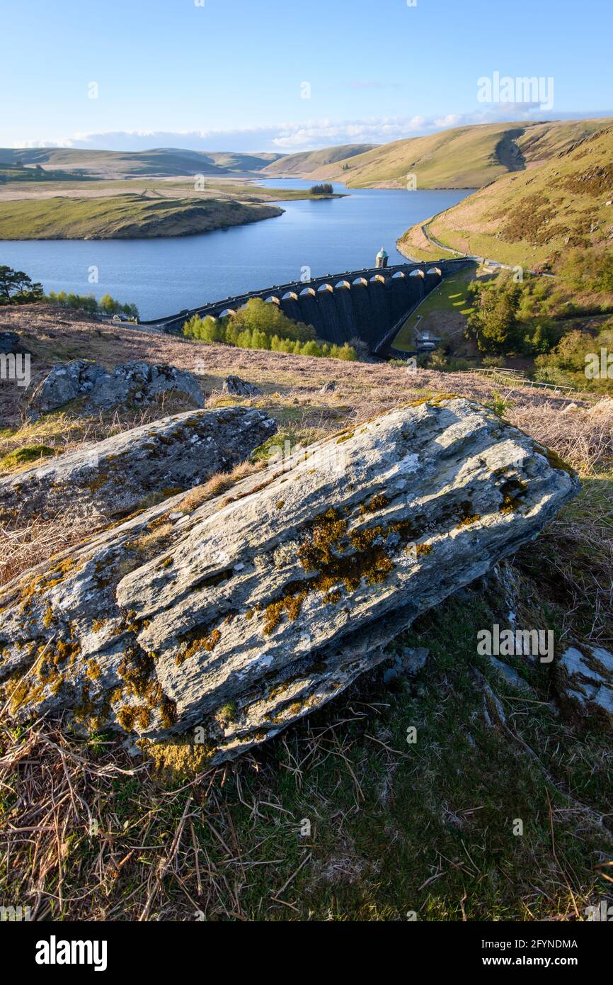 I serbatoi e le dighe della valle dell'Elan in primavera nel campagna gallese Foto Stock