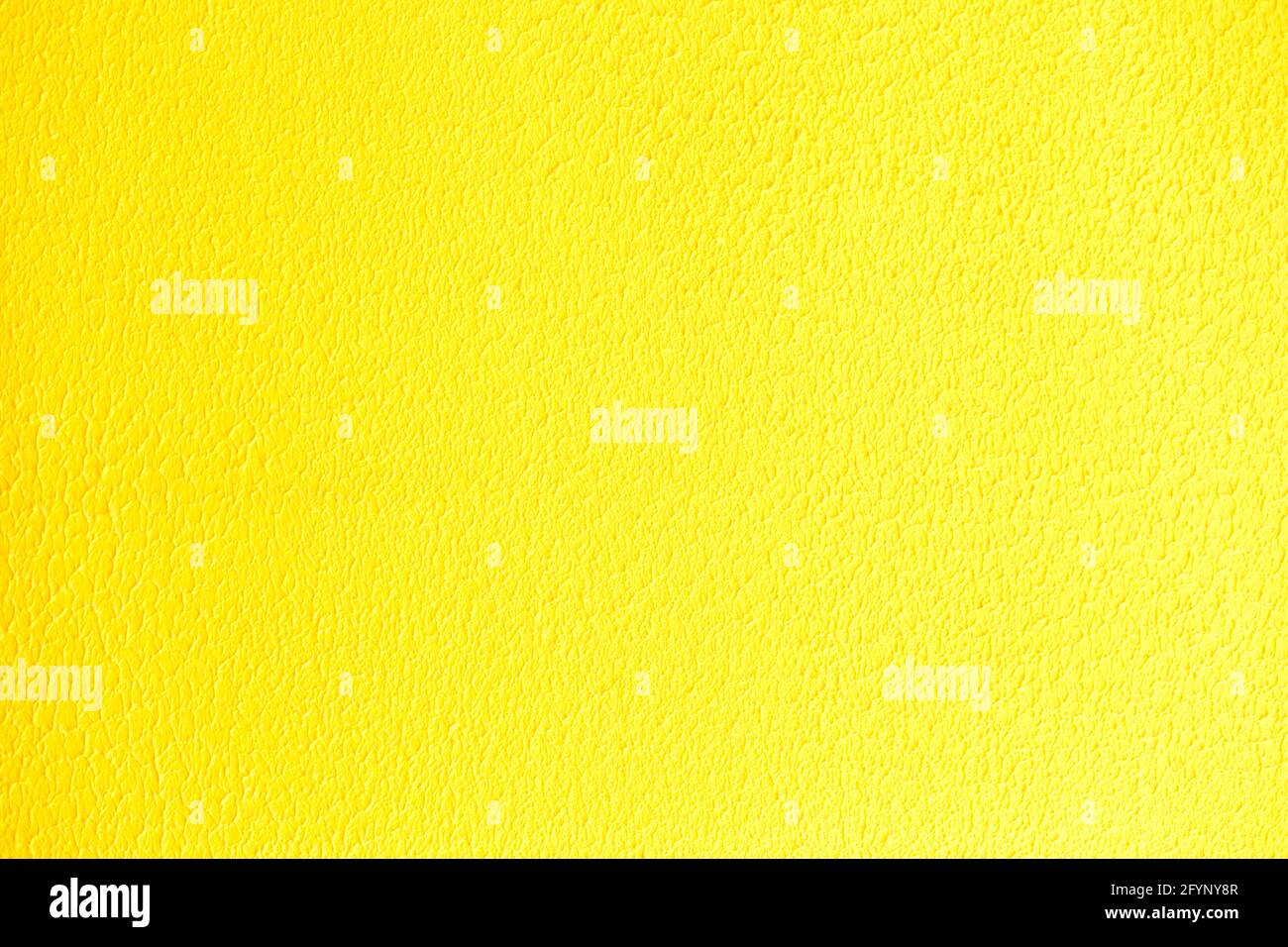 parete gialla rendere più nitida la texture - sfondo luminoso Foto Stock