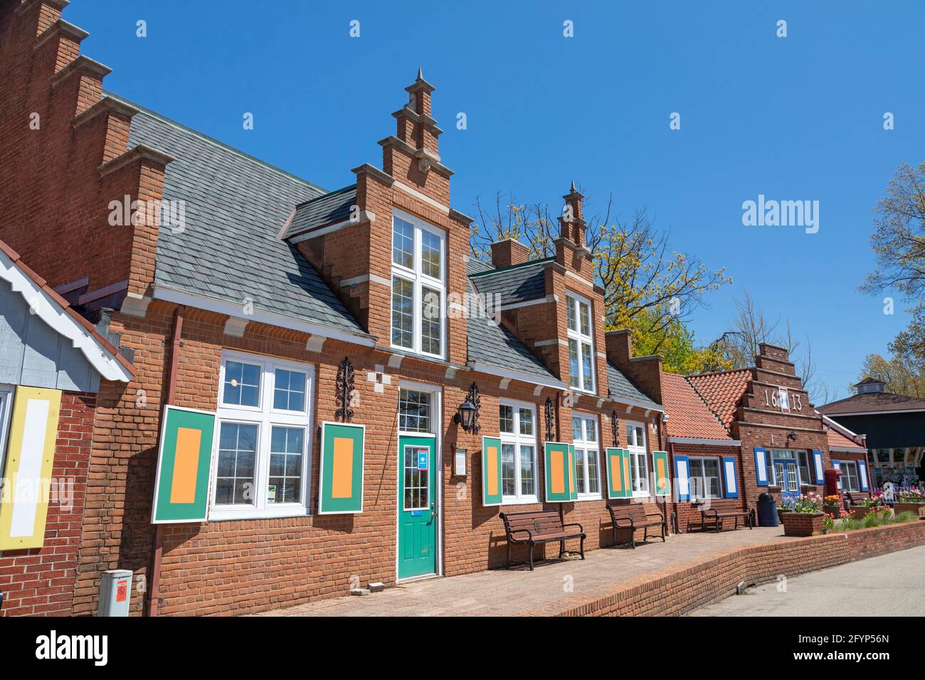 Holland, Michigan - Windmill Island Gardens, un parco cittadino. La città celebra il suo patrimonio olandese ogni primavera con un festival tulipano. Foto Stock