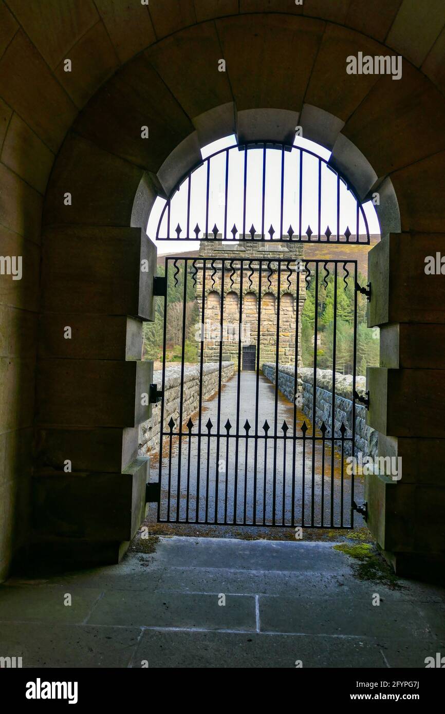 Bacino idrico e diga di Derwent, Ladybower, Peak District, Derbyshire, Regno Unito Foto Stock