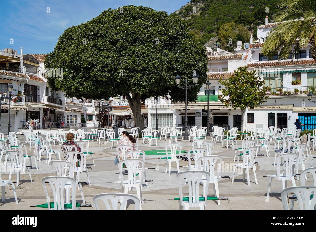 Mijas, Spagna. 27 Marzo 2019. Due donne hanno visto in attesa di candidarsi alla Segreteria Generale del Psoe Andalucia Party, Susana Diaz durante l'incontro Regionale dell'uguaglianza a Mijas. Credit: SOPA Images Limited/Alamy Live News Foto Stock