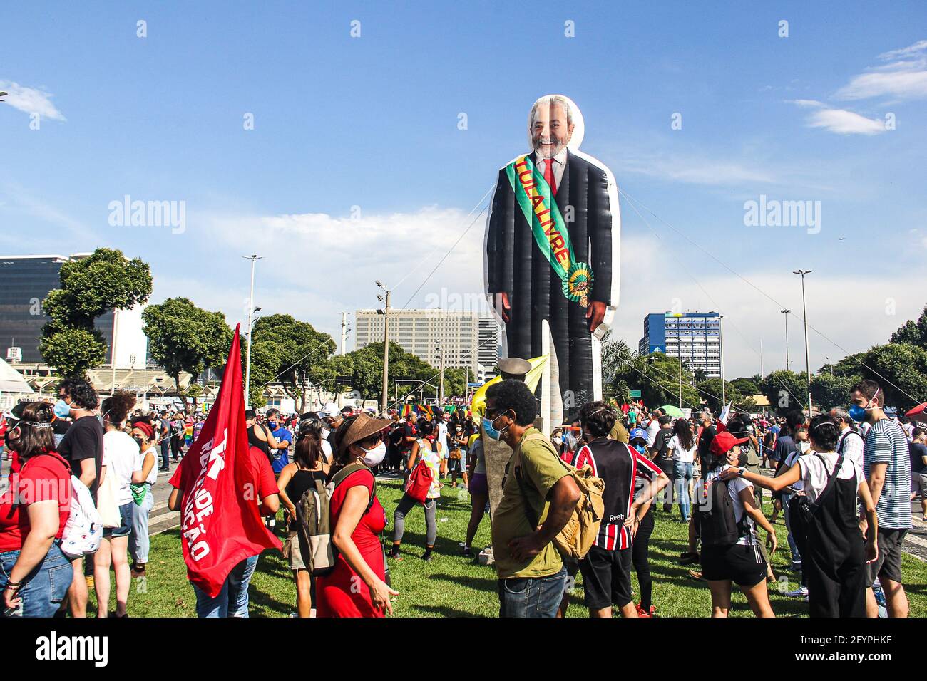 Rio de Janeiro, Brasile. 29 maggio 2021. Un'ondata di protesta contro il governo Bolsonaro si è svolta questo sabato (29°), in tutto il Brasile. A Rio de Janeiro, la manifestazione del nome n. 29M, si è svolta presso la statua di Zumbi dos Palmares nel centro di Rio, questa mattina, con grida di Fora Bolsonaro, vaccino nel braccio e cibo sul piatto, i manifestanti hanno criticato l'attuale governo per aver trascurato la popolazione, Per aiuti d'urgenza e decessi dovuti al Covid19. Credit: Alexandre Silva/FotoArena/Alamy Live News Foto Stock