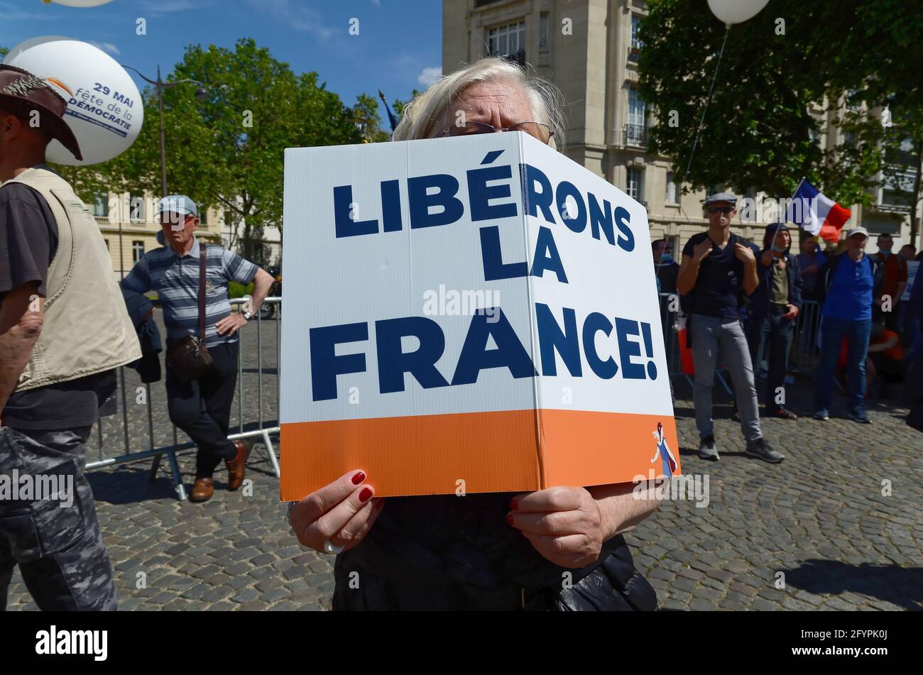 A Parigi, il Democracy Festival ha riunito diverse centinaia di persone che sono venute ad ascoltare discorsi 'pro-frexit' per uscire dall'Unione europea Foto Stock