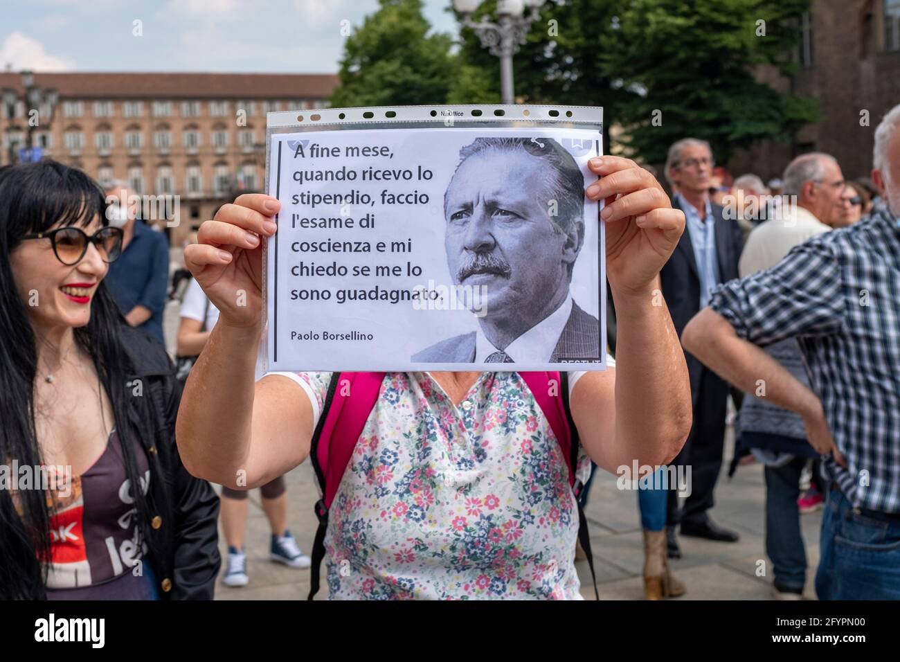 Decine di persone partecipano alla manifestazione 'No paura day' (No Fear day) in Piazza Castello il 29 maggio 2021 a Torino. I partecipanti rifiutano Foto Stock