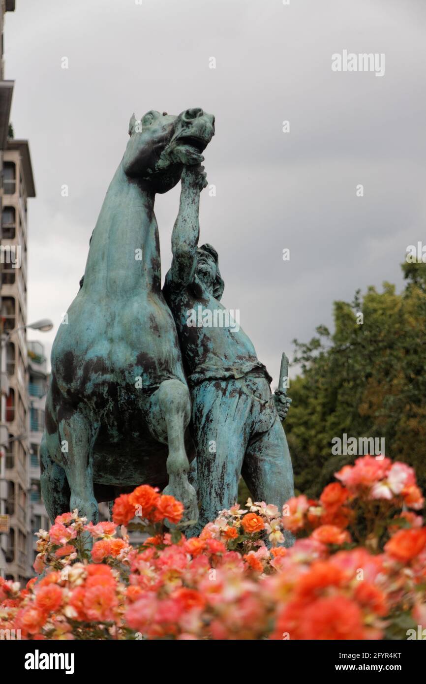 Les Terrasses d'Avroy, Gaulois domptant un cheval, les Terrasses à Liegi en Belgique Foto Stock