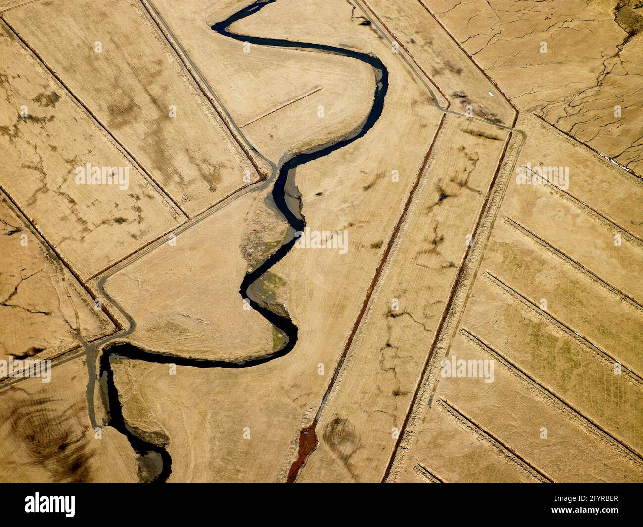 Foto aerea di un fiume che si affaccia sulla costa meridionale dell'Islanda Foto Stock