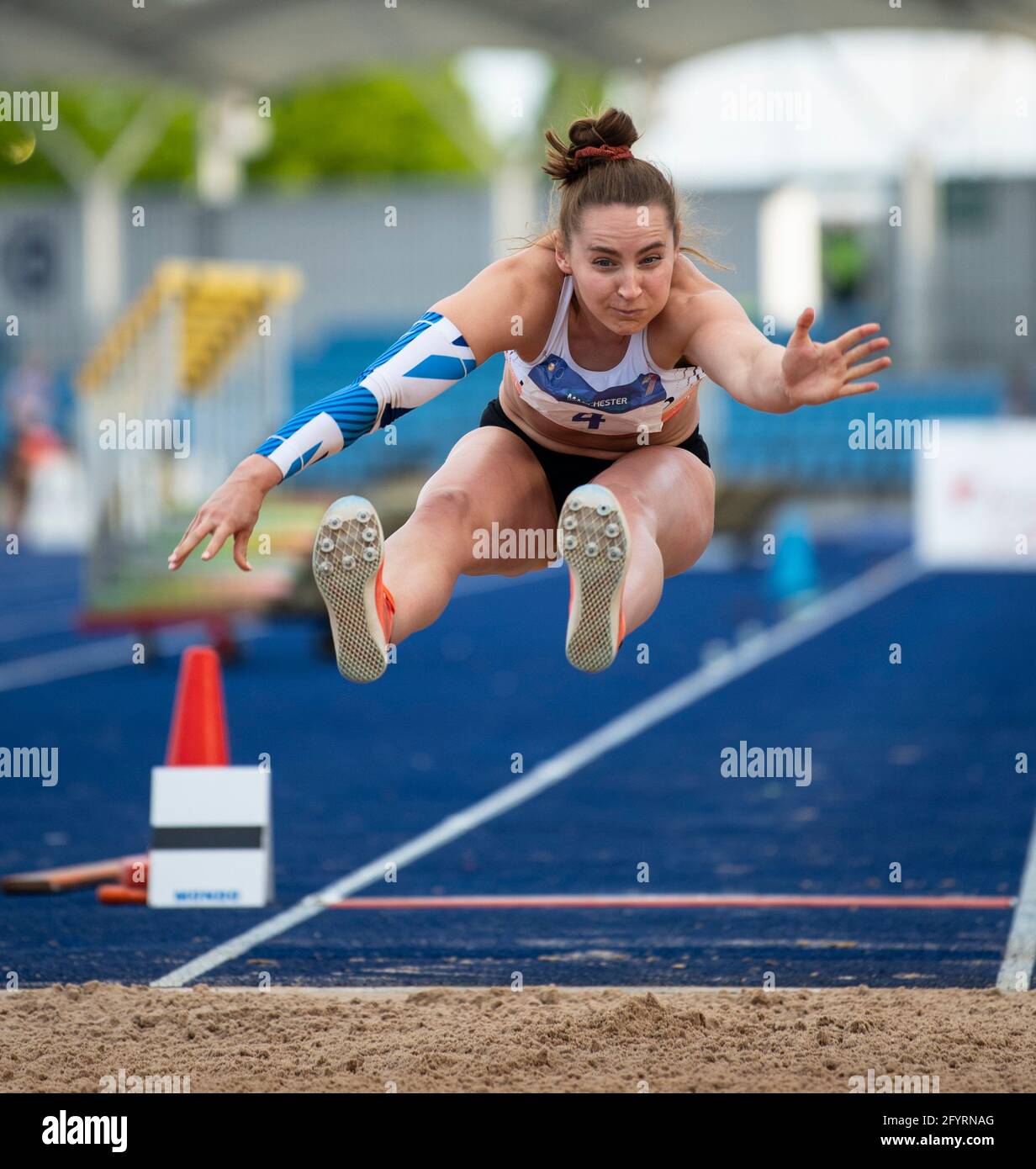 MANCHESTER - INGHILTERRA. 27 MAGGIO: Stephanie Jones in gara nel lungo salto durante l'evento di atletica internazionale di Manchester a SportCity, Manchester Foto Stock
